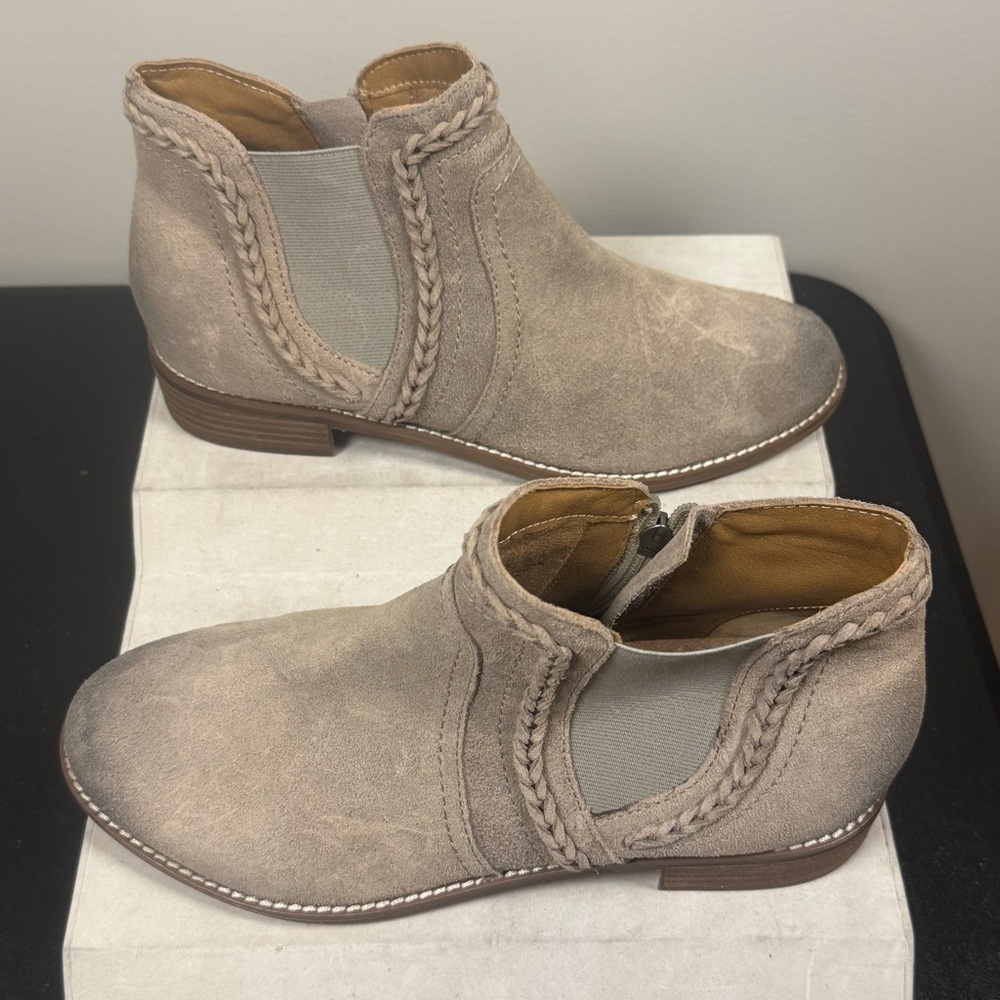 Earth Etnika Bootie, 10W, Taupe color, NWOT - Picture 7 of 15